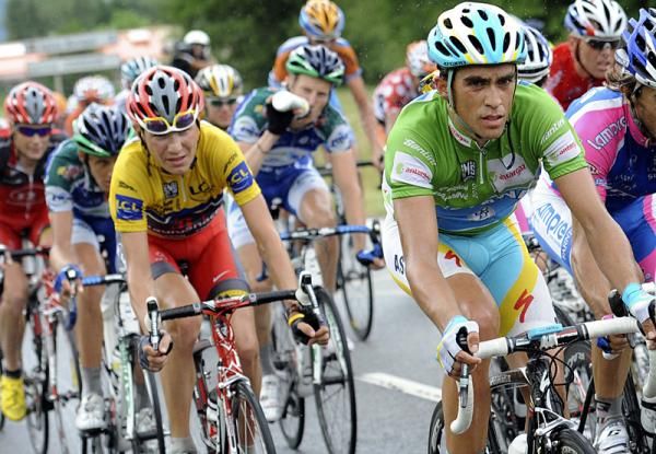 Alberto Contador (Astana) leads yellow jersey wearer Janez Brajkovic (Team RadioShack)