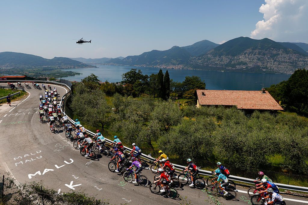 Giro d'Italia stage 17 LIVE: Huge breaka