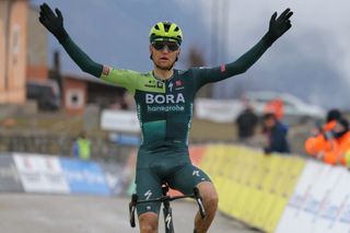 Aleksandr Vlasov (Bora-Hansgrohe) soloed to win stage 7 in late stage attack
