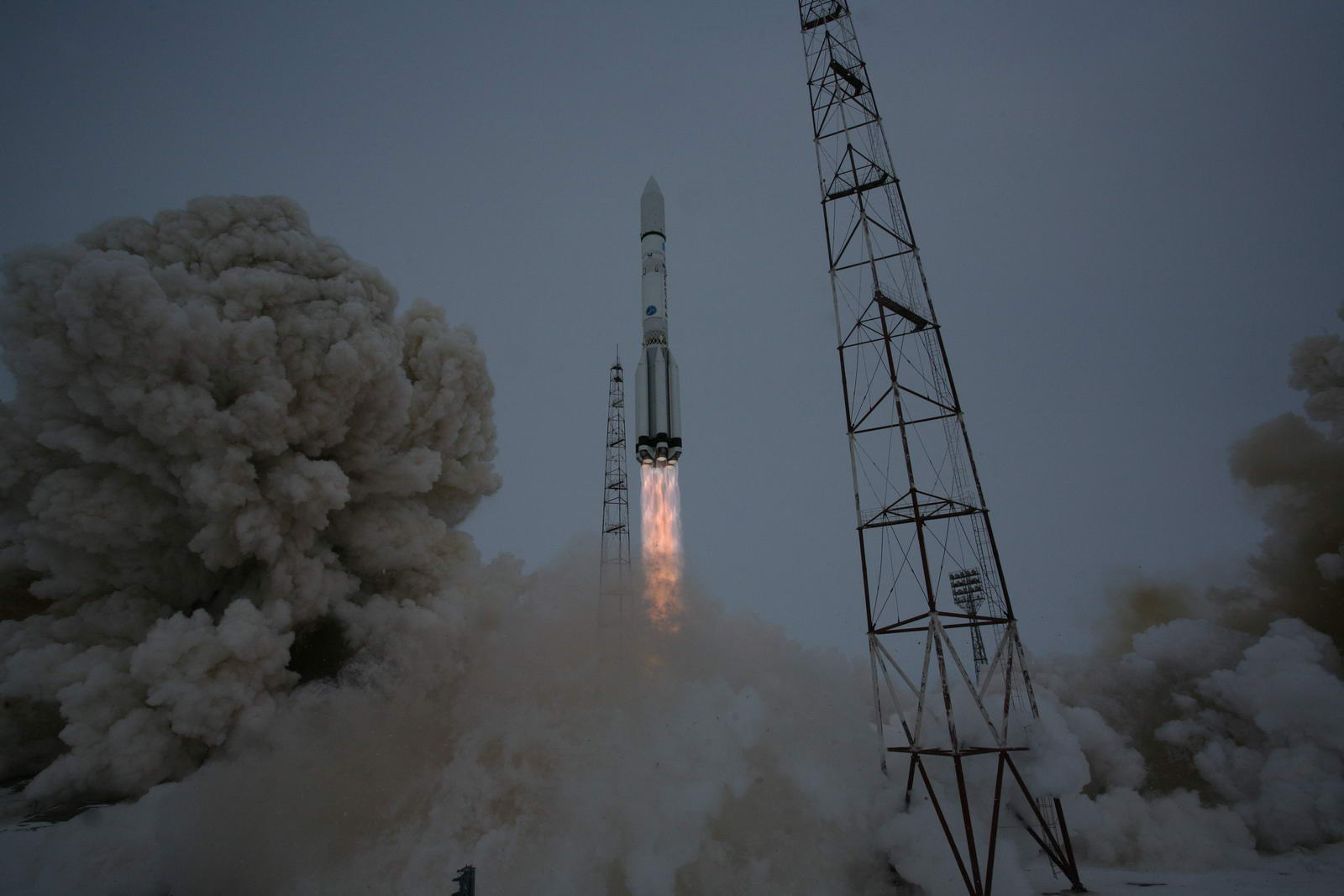 Russian Proton Rocket Launches Express AM5 