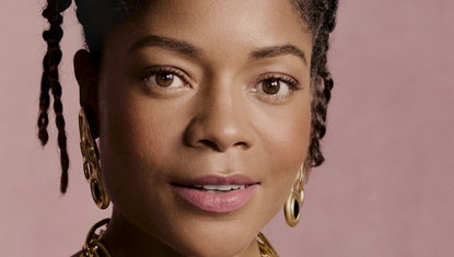 Here’s how you can get Naomie Harris’ perfect party makeup look