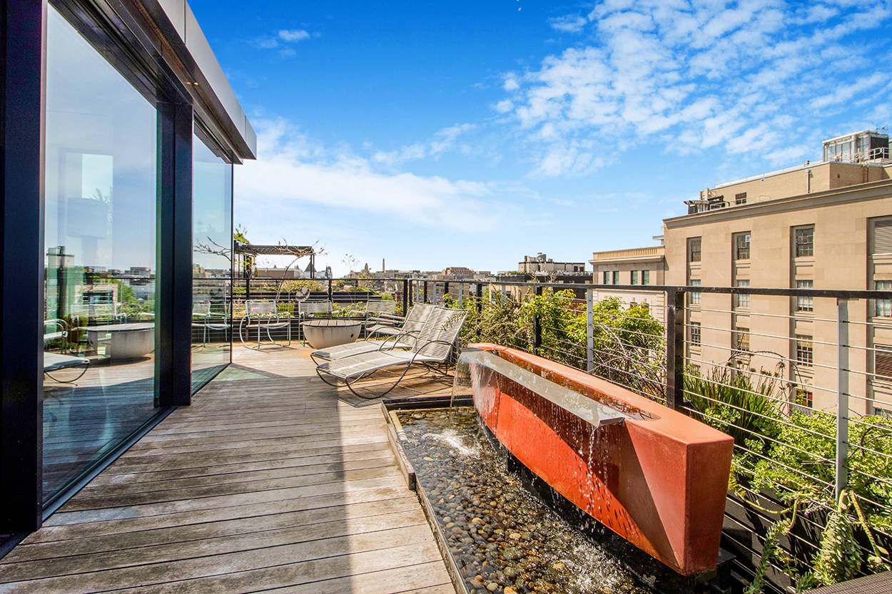 Rooftop deck