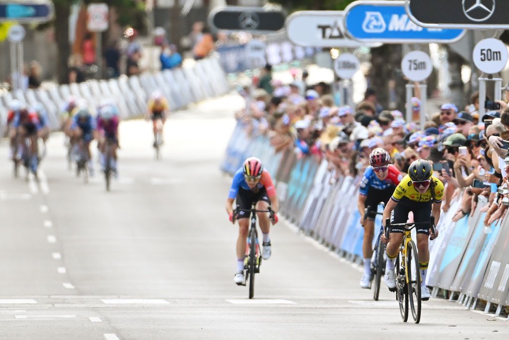 Rosita Reijnhout (Visma-Lease a Bike) held off the reduced peloton to win