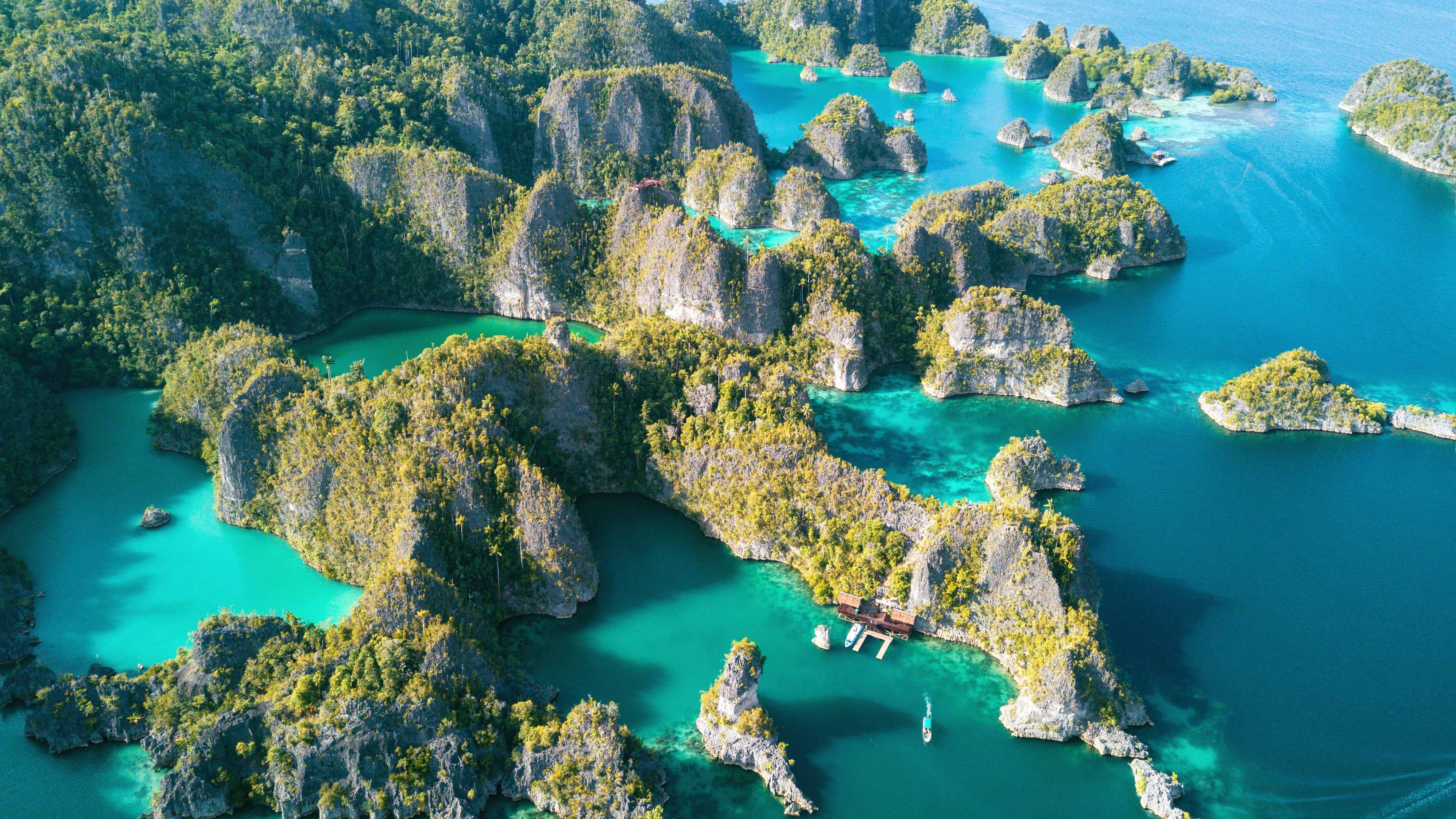 Silolona yacht Indonesia travel