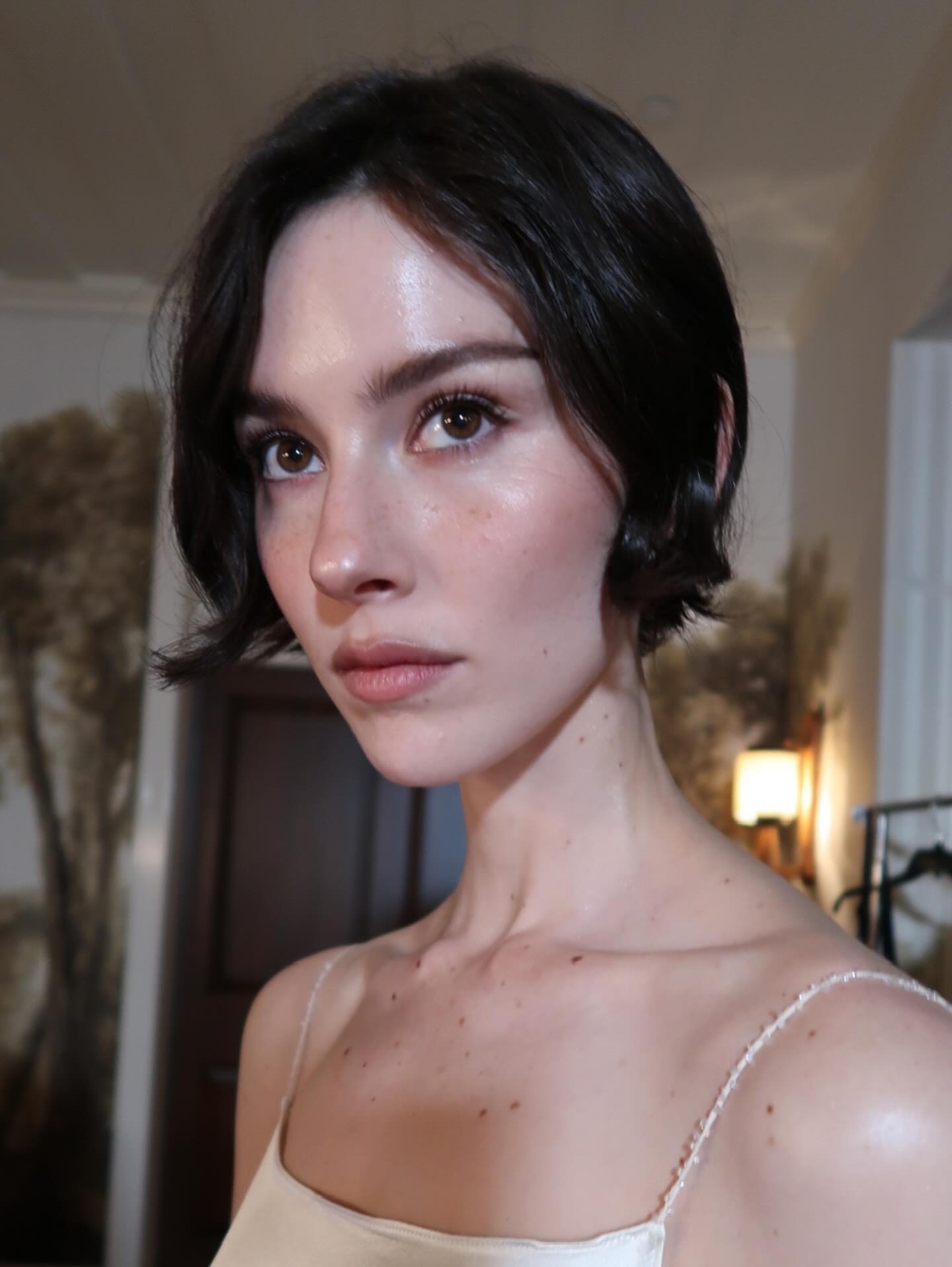 Gracie Abrams wearing a glowing makeup look