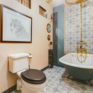 bathroom with bathtub