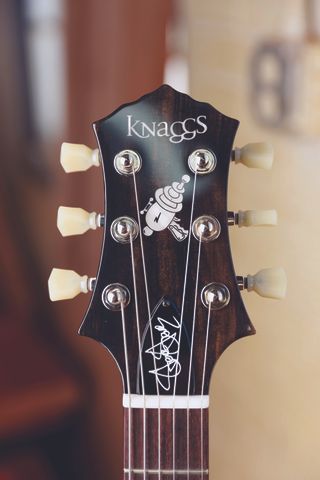 The headstock of Knaggs' SSC-J Steve Stevens Signature guitar