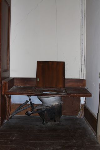 Natchez 1850s bathroom