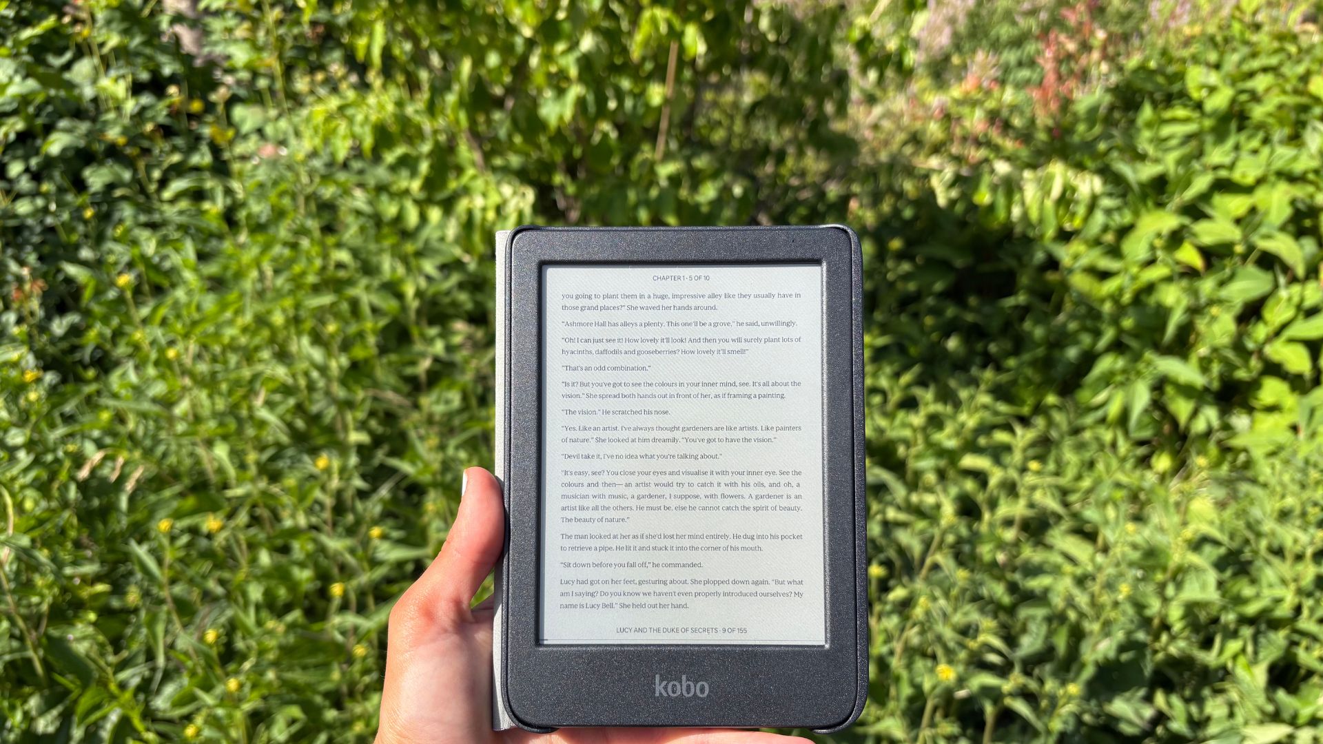 Reading the Kobo Clara Colour outside