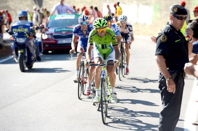 Ivan Basso (Cannondale) leads the chase of Igor Anton