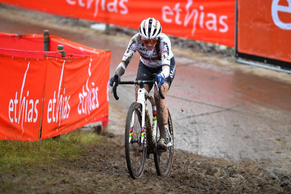DENDERMONDE BELGIUM DECEMBER 26 Lucinda Brand The Netherlands and Team Baloise Trek Lions competes to win during the 2nd Dendermonde UCI CycloCross Worldcup 2021 Womens Elite CXWorldCup UCIcyclocrossWC on December 26 2021 in Dendermonde Belgium Photo by Luc ClaessenGetty Images