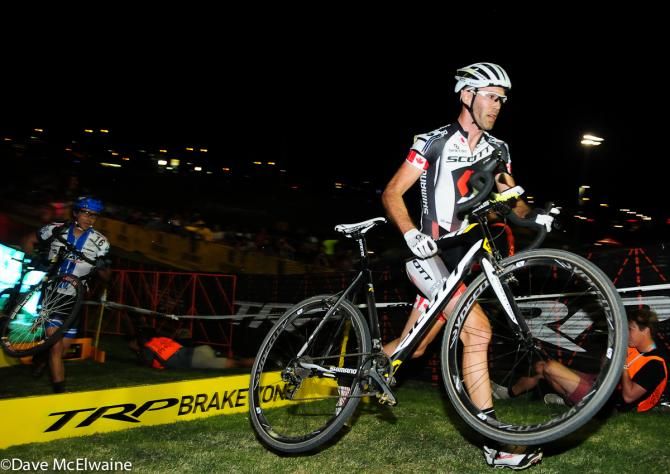 Geoff Kabush (Scott-3Rox Racing) has the skills to jump the barriers but chose to run instead