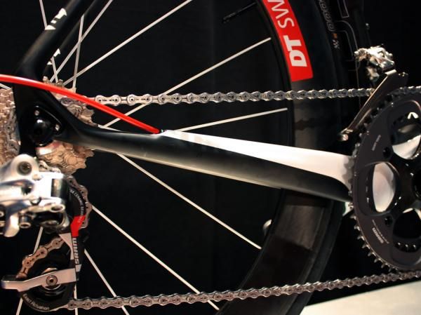 The updated Izalco Team frame features revised cable routing for 2011 - no longer is the housing clamped to the top of the chain stay.