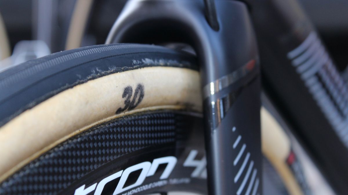 Tire pressures varied from as low as a claimed 3.8 bar to over 6 (55-87psi)