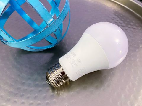 Meross Smart Wifi Led Bulb Review on a metal surface