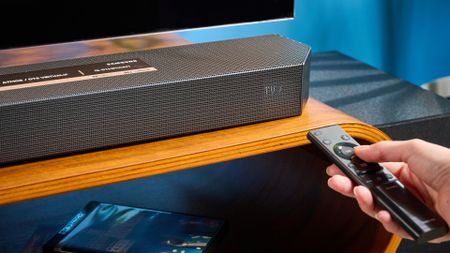 the samsung q600f premium soundbar and subowoofer in black