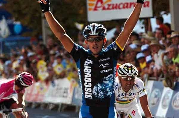 All eyes on the Aussie while the stage winner Zabel goes unnoticed.