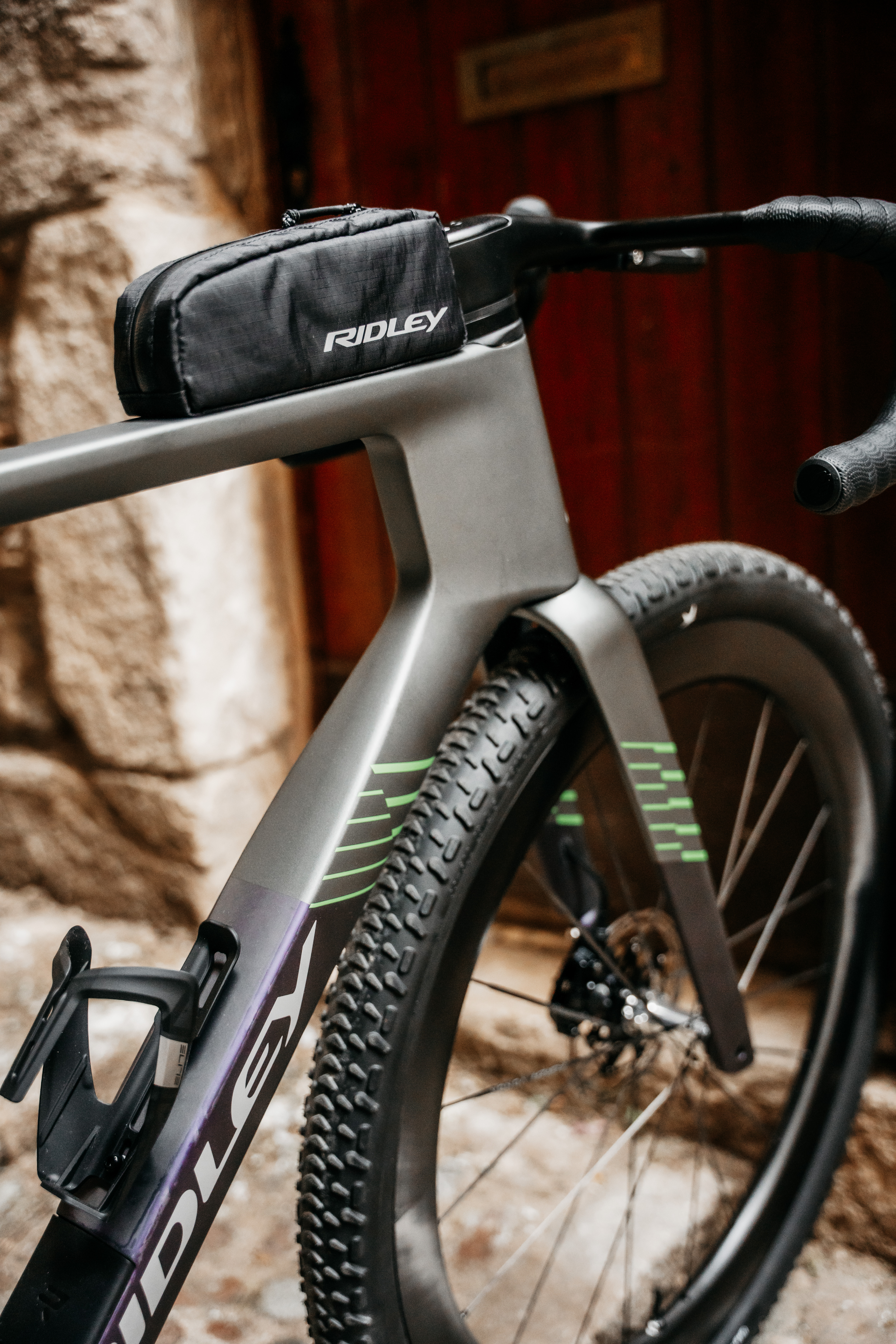 A Ridley Kanzo Fast 2.0 front end with a top tube storage bag fitted