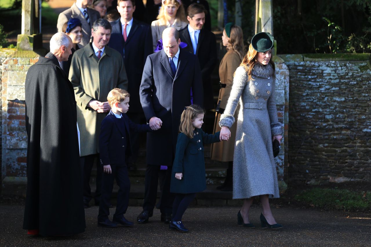 Le prince William, duc de Cambridge, le prince George, la princesse Charlotte et Catherine, duchesse de Cambridge assistent à la messe à l'église le jour de Noël