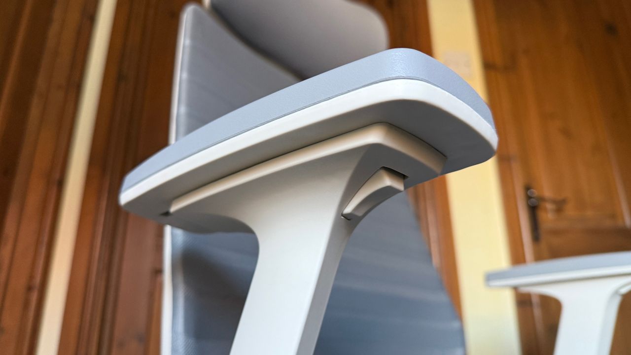 Pictures of the Branch Office chair.