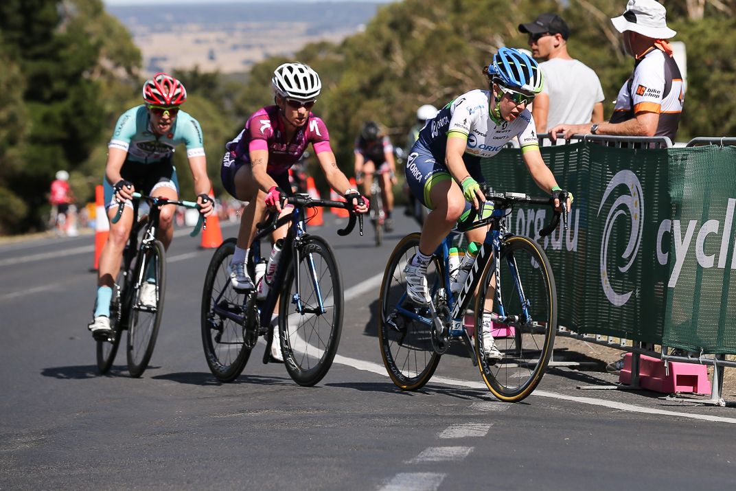 Amanda Spratt on the front