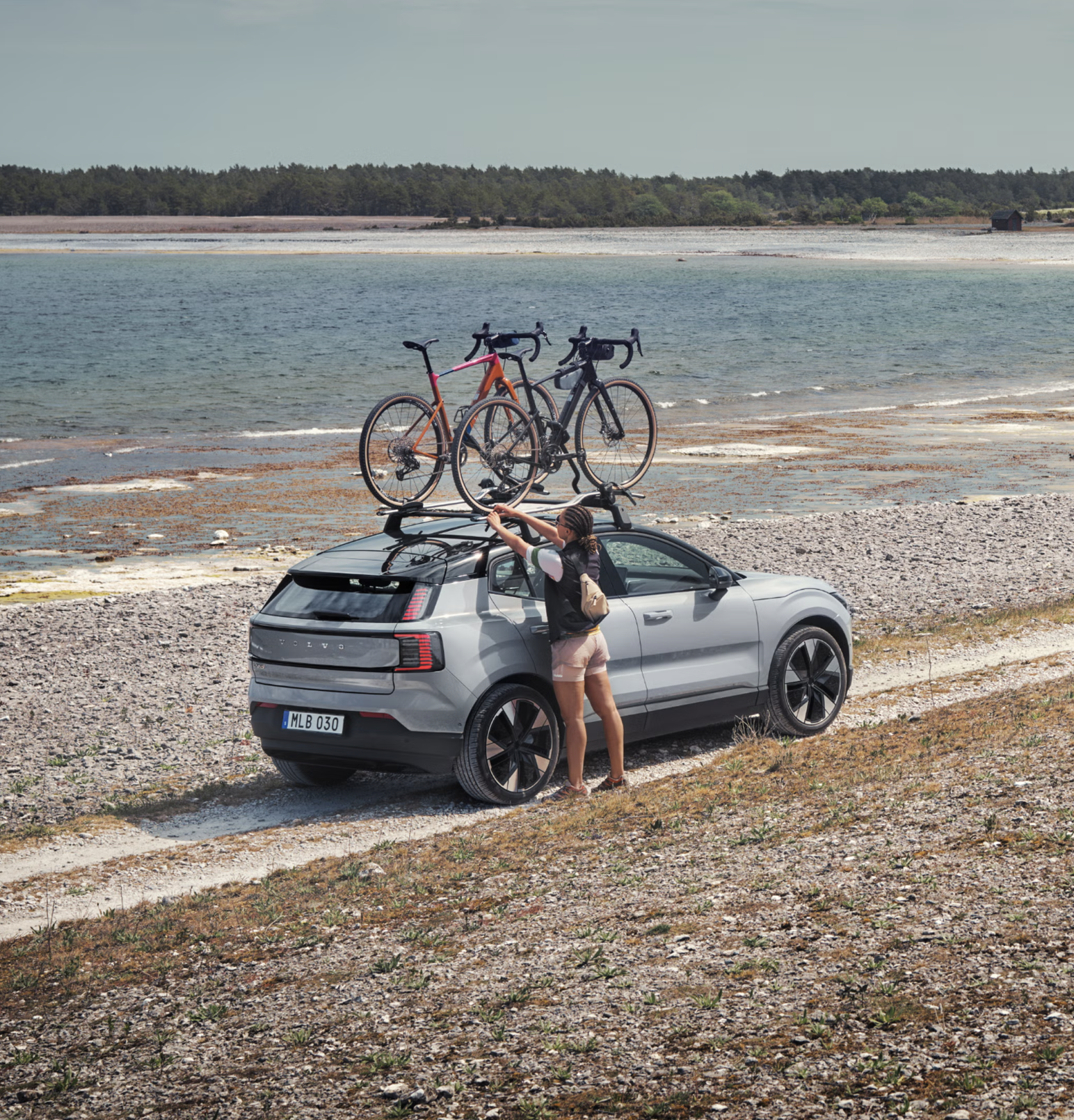 Volvo EX30 cross country bikes