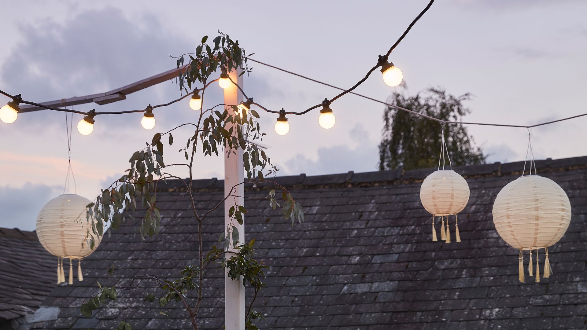 Solar vs battery garden lights the pros and cons of each Ideal Home