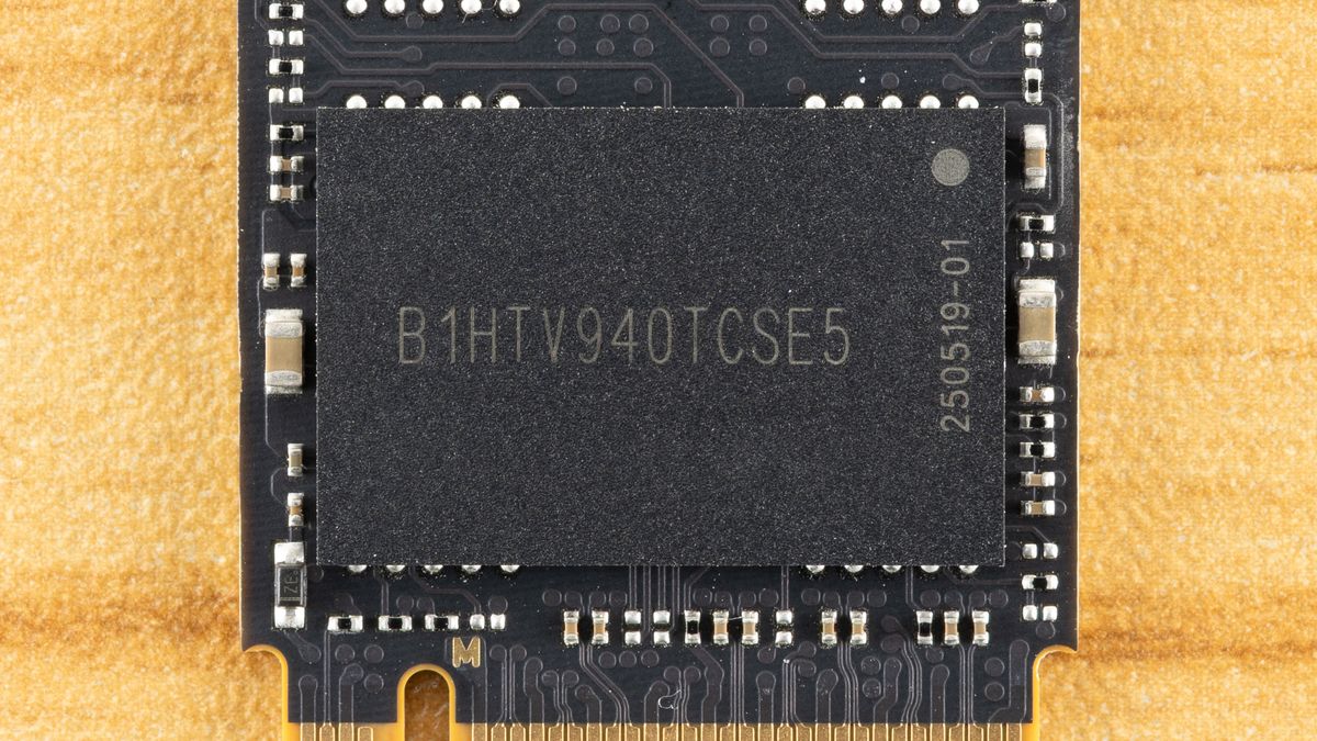 AGI AI828