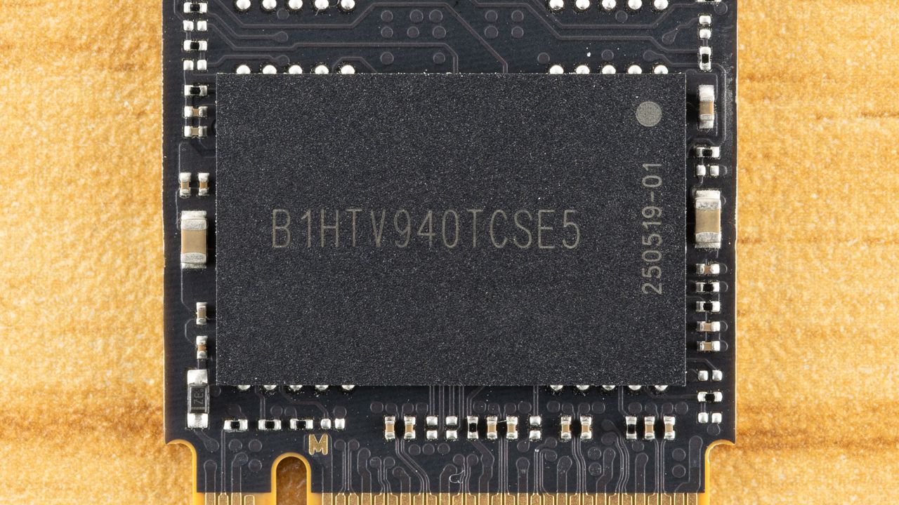AGI AI828