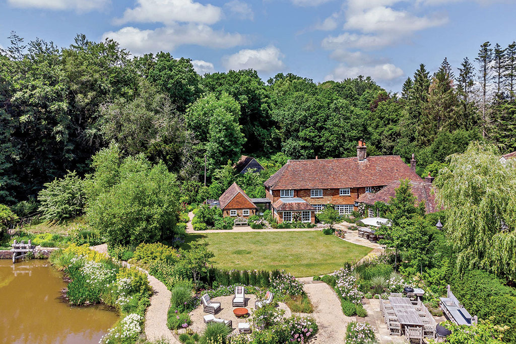 Property for sale with wildlife pond: New Bridge Mill House, Newbridge, Colemans Hatch, East Sussex. 
