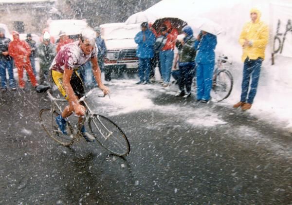 A dangerously under-dressed Johan van der Velde, the Giro points leader, would crest the Gavia summit first but would lose 40 minutes on the descent.