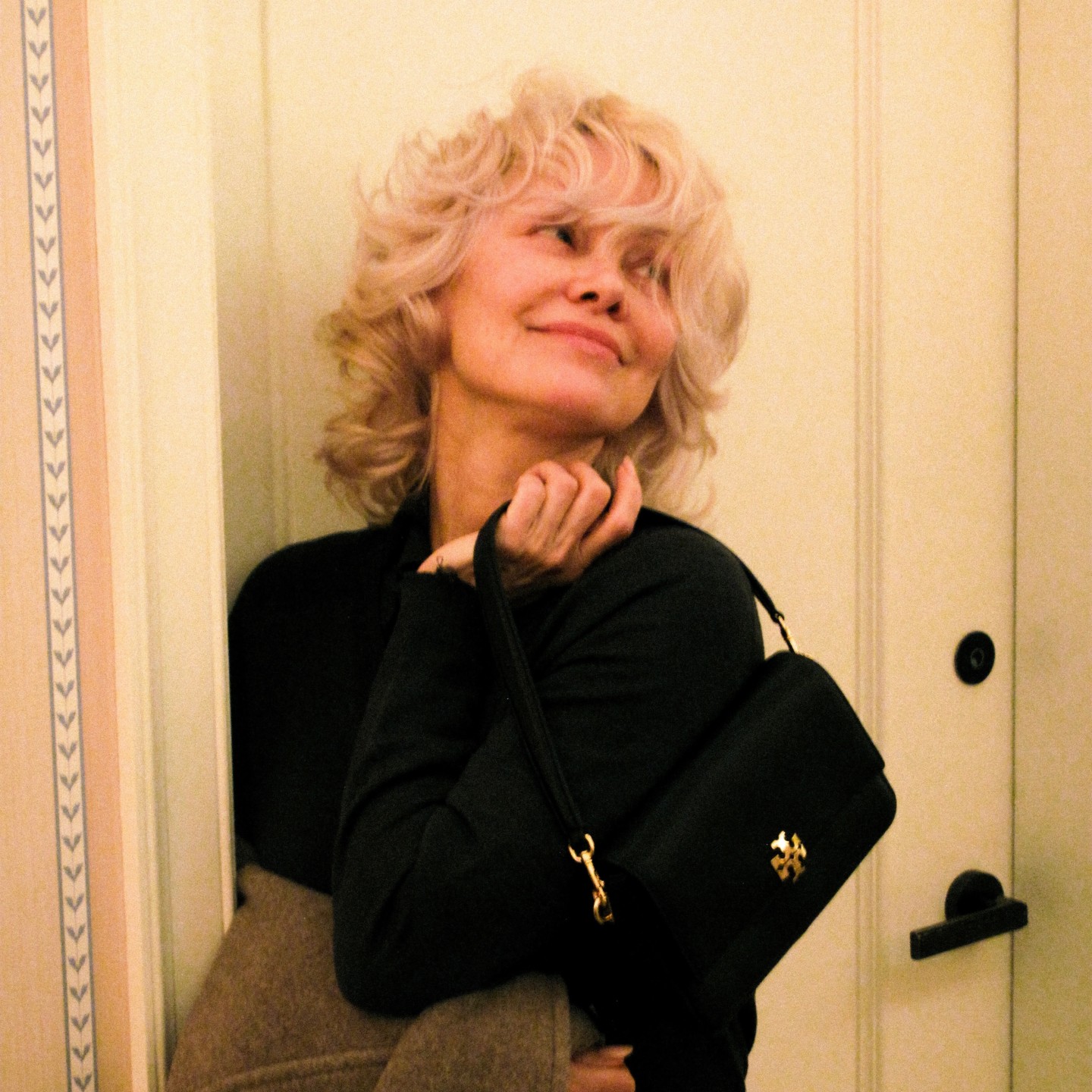 Photo of Pamela Anderson before the Tory Burch F/W 26 show 