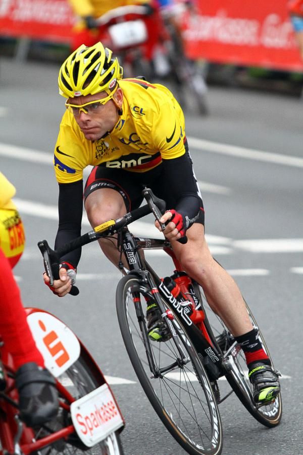 Cadel Evans showed off his yellow jersey