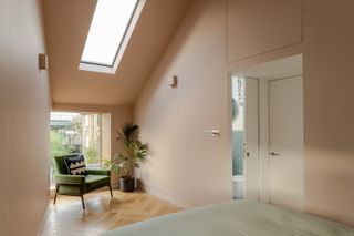 The new principal bedroom occupies the upper floor of the extension