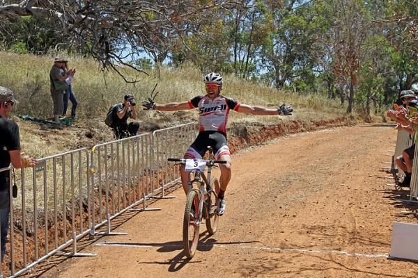 Andy Blair wins the elite men's race