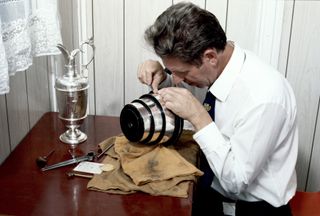 Alex Harvey engraving the Claret Jug