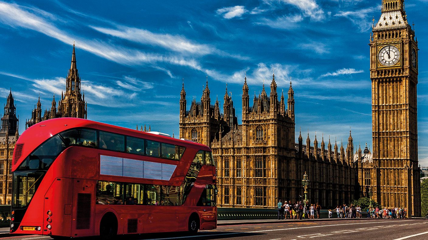 England. Англия Биг Бен. Достопримечательности Англии Биг Бен. Символ Англии Биг Бен. Улочки Англии центр Биг Бен.