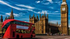 Bus on Westminster Bridge © Getty Images/iStockphoto