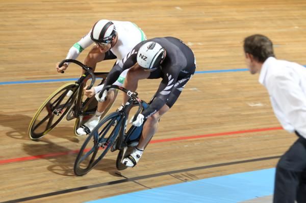 Aussie Scott Sunderland beats Kiwi Ed Dawkins in their 16th final