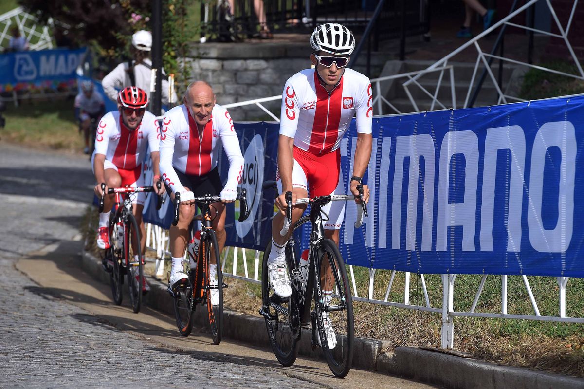 Michał Kwiatkowski leads Tour de Pologne race director Czesław Lang and the Polish team