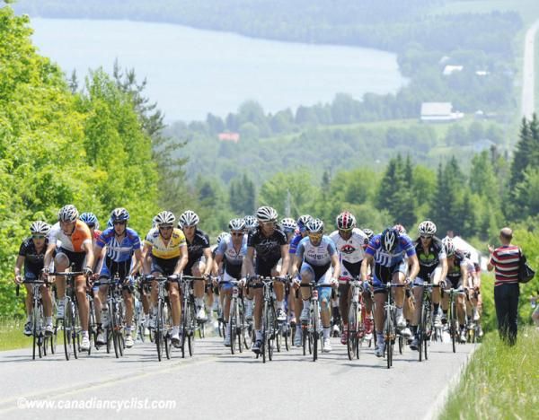 The peloton about a minute back