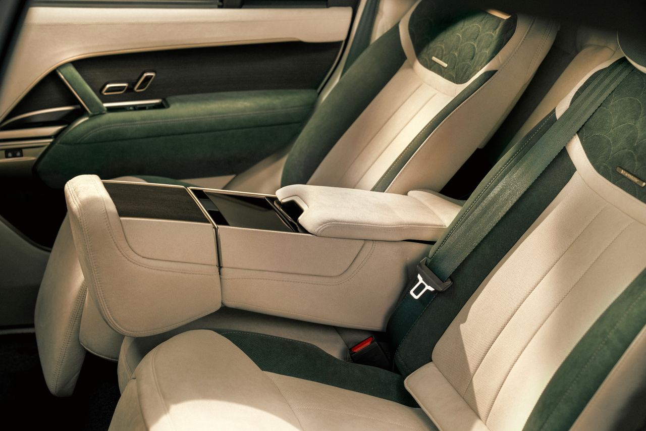 Urban Automotive x Visionnaire Range Rover LWB design details