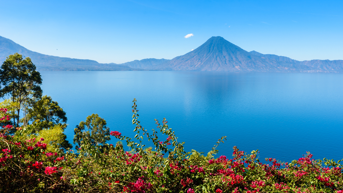 Volcanes, lagos y ruinas selváticas en Guatemala