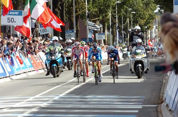 A five-man break of Andrea Fedi (Italy), Lukas Postlberger (Austria), Eduardo Sepulveda (Argentina), Anton Vorobyev (Russia) and Pawel Bernas (Poland) on the attack late in the U23 men's race.