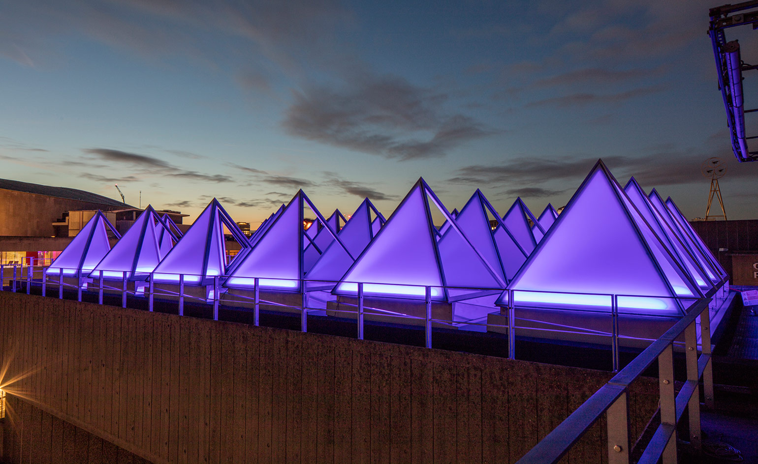 Pyramidal roof lights