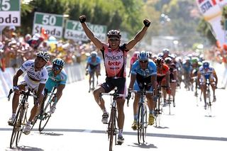 Robbie McEwen (Predictor-Lotto) proves fastest on stage two of the Giro d'Italia