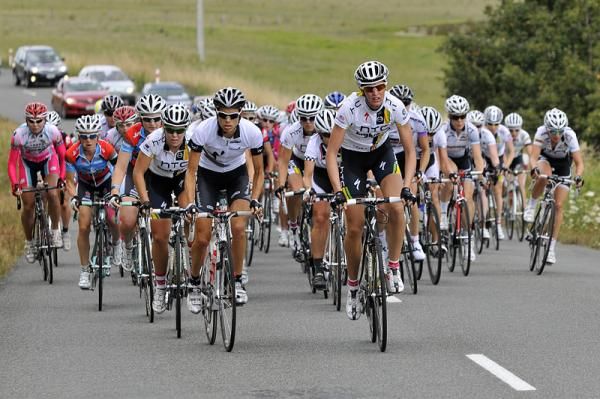 HTC Highroad and NZ National Team lead the peloton.