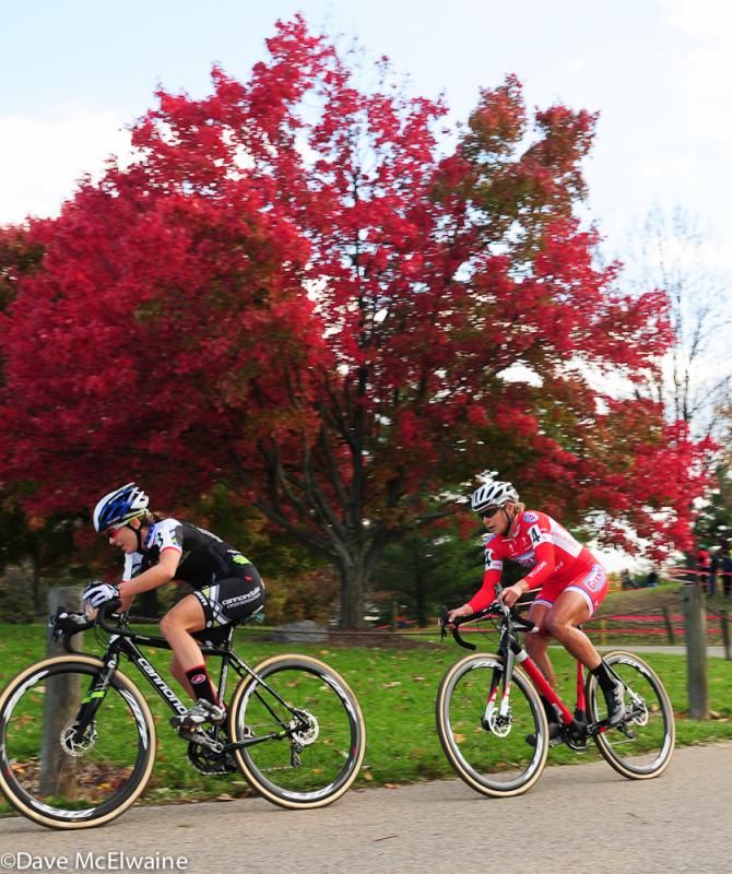 Kaitie Antonneau (Cannondale/Cyclocrossworld.com) fighting Miller for fourth place