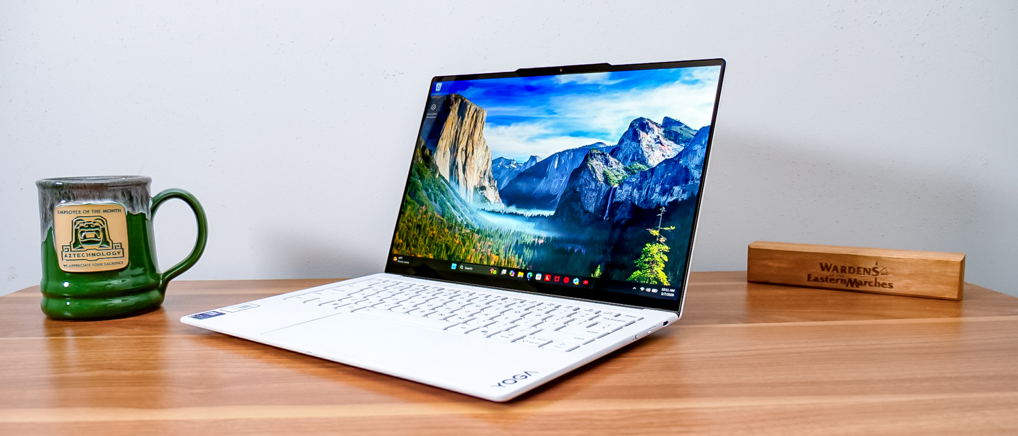 Lenovo Yoga Slim 7i Ultra Aura Edition