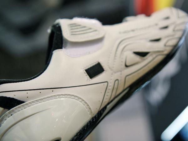 The small tab on the inboard side of Northwave's Tribute multisport shoes allows users to lightly secure the shoe to the crankarms for faster transitions.